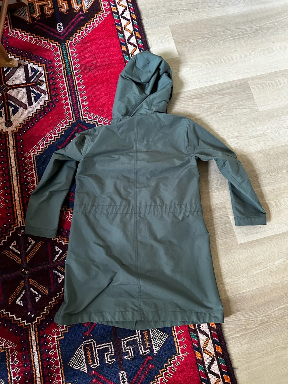 Everlane The City Anorak in Olive - Picture 5 of 10